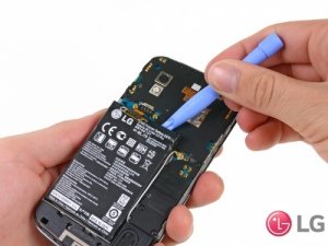 Замена батареи на телефоне LG Q6a
